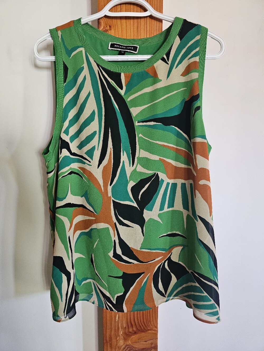 Melanie Lyne Sleeveless Tropical Leaf Print Knit Top